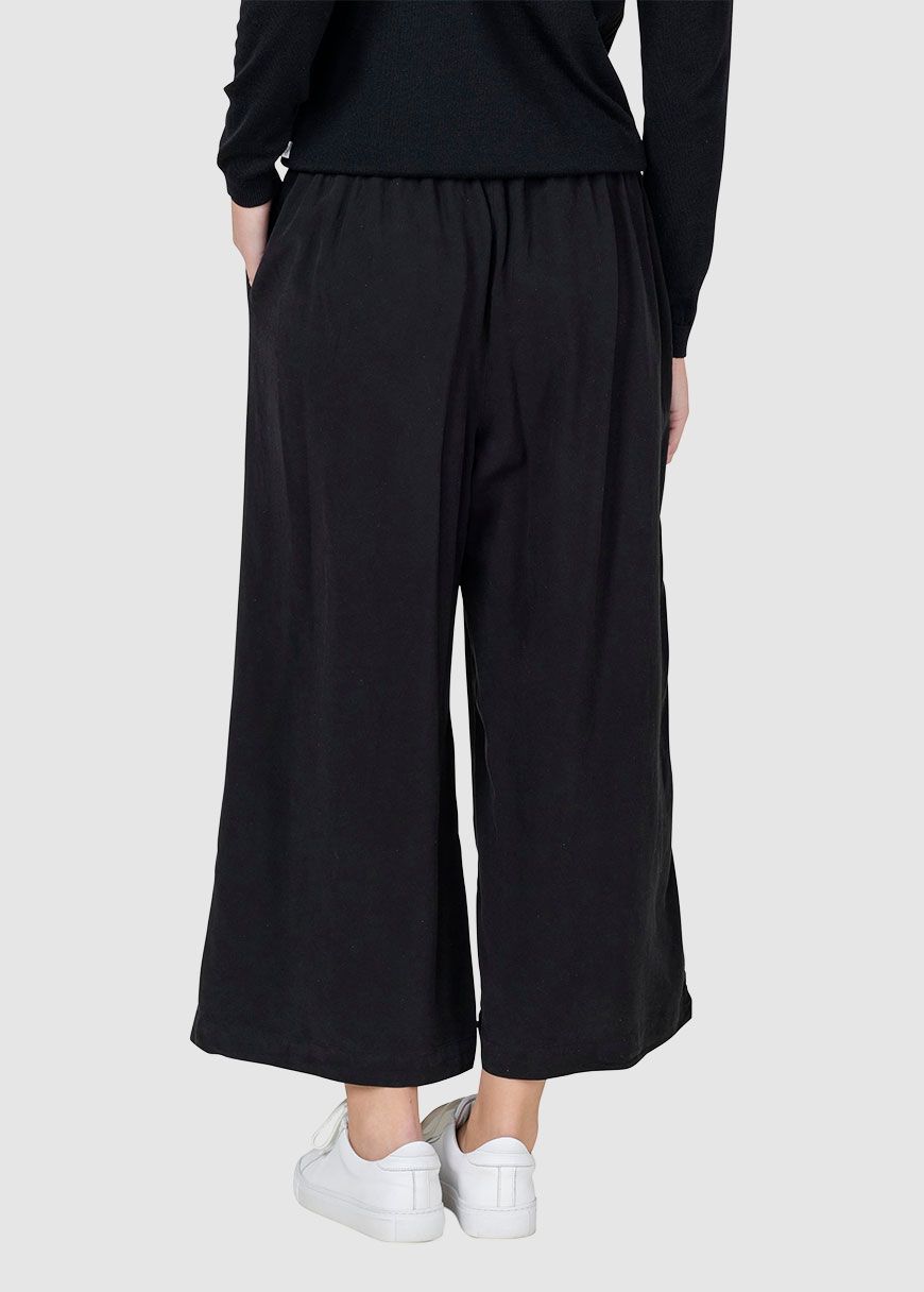 Leonora Pant